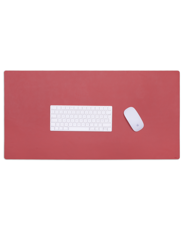 DESK Schreibtischunterlage von byRavn aus rotem Leder mit weißer Tastatur und Computermaus