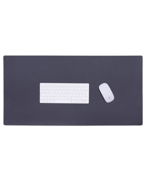 DESK Schreibtischunterlage von byRavn aus schwarzem Leder mit weißer Tastatur und Computermaus