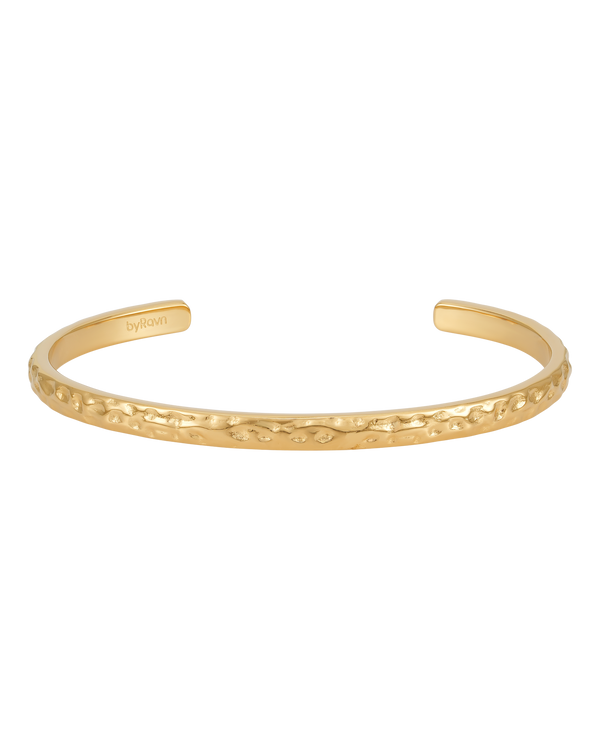 LUNA Armband von byRavn aus vergoldetem Edelstahl, offener Armreif mit gehämmerter Oberfläche