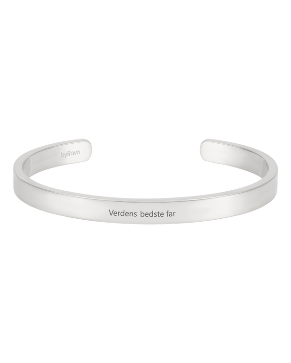MARS Armband von byRavn aus silberfarbenem Edelstahl, breiter offener Armreif mit der Gravur "Verdens bedste far"