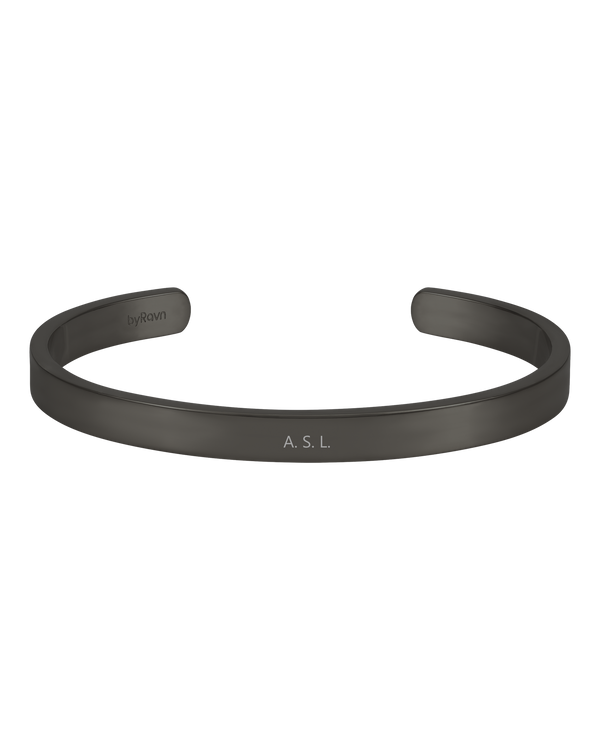 MARS Armband von byRavn aus schwarzem Edelstahl, breiter offener Armreif mit gravierten Initialen "A. S. L."
