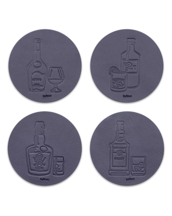 MOKKA Spirituosen-Untersetzer von byRavn aus schwarzem Leder, 4 Motive: Cognac, Gin, Rum und Whisky mit Flasche und Glas