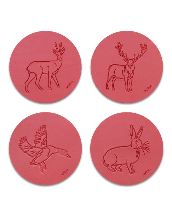 MOKKA Jagd-Untersetzer von byRavn aus rotem Leder, Paket A mit 4 Motiven: Rehbock, Rothirsch, Stockente und Hase