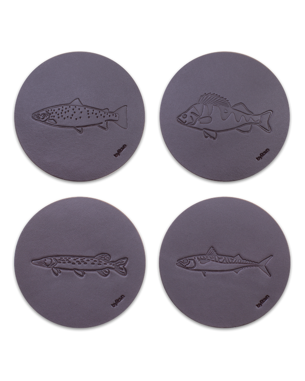 MOKKA Angler-Untersetzer von byRavn aus dunkelbraunem Leder, 4 Fische: Meerforelle, Barsch, Hecht und Makrele