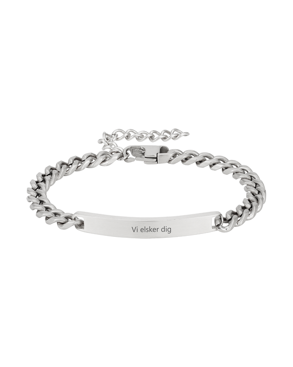 ARA Armband von byRavn aus mattem silberfarbenem Edelstahl, Panzerkette mit Platte und Gravur "Vi elsker dig"
