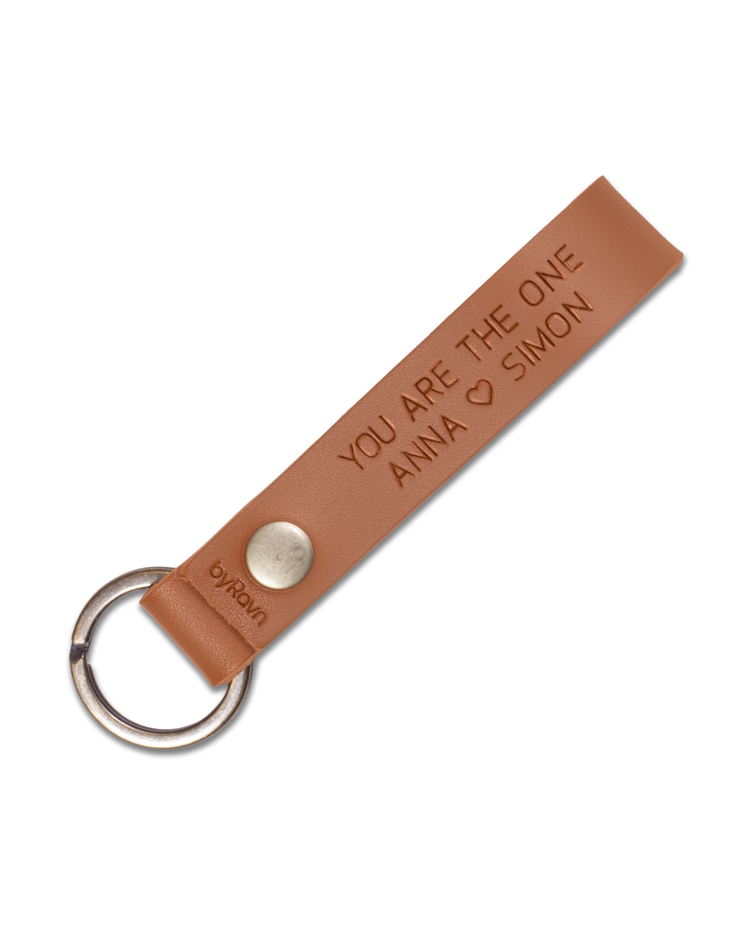 BOND Schlüsselanhänger von byRavn aus Cognac-Leder mit Schlüsselring aus Stahl und der Gravur "You are the one Anna ♡ Simon"