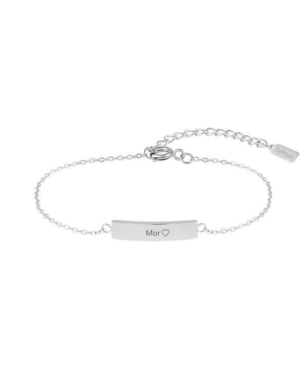 EVI Armband von byRavn aus silberfarbenem Edelstahl mit länglicher Platte und der Gravur "Mor" ♡