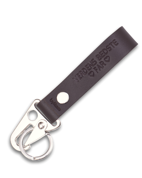 HOOK Schlüsselanhänger von byRavn aus dunkelbraunem Leder mit Karabiner aus Stahl und der Gravur "Verdens bedste far" mit Herzen