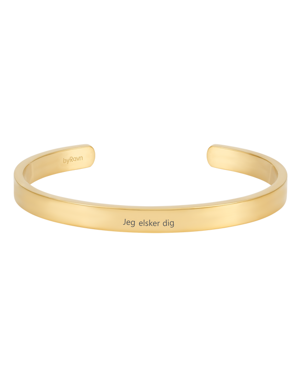 MARS Armband von byRavn aus vergoldetem Edelstahl, breiter offener Armreif für Männer mit der Gravur "Jeg elsker dig"