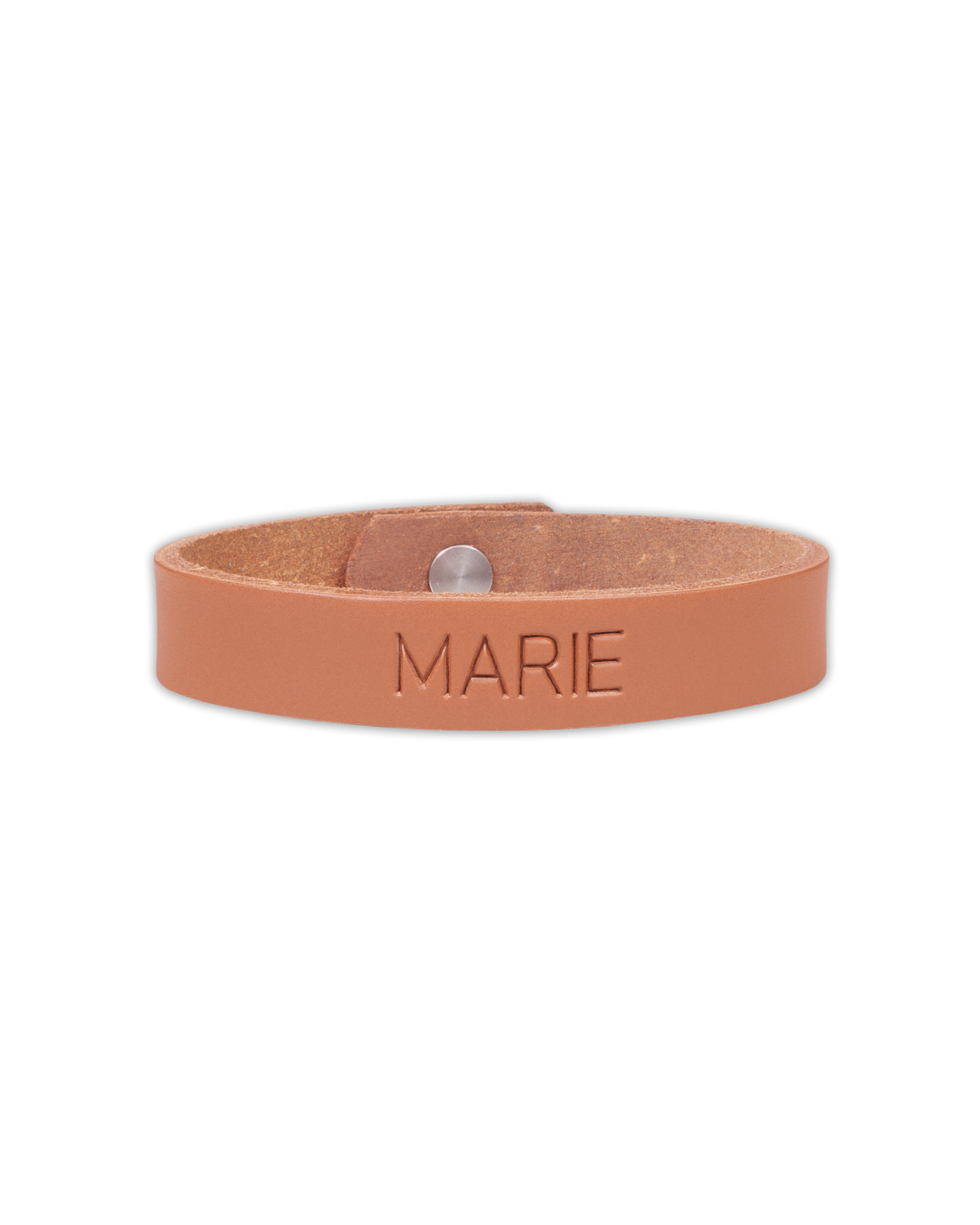 MONO Lederarmband von byRavn aus cognacfarbenem Leder mit graviertem Namen "Marie" und Druckknopf aus Stahl