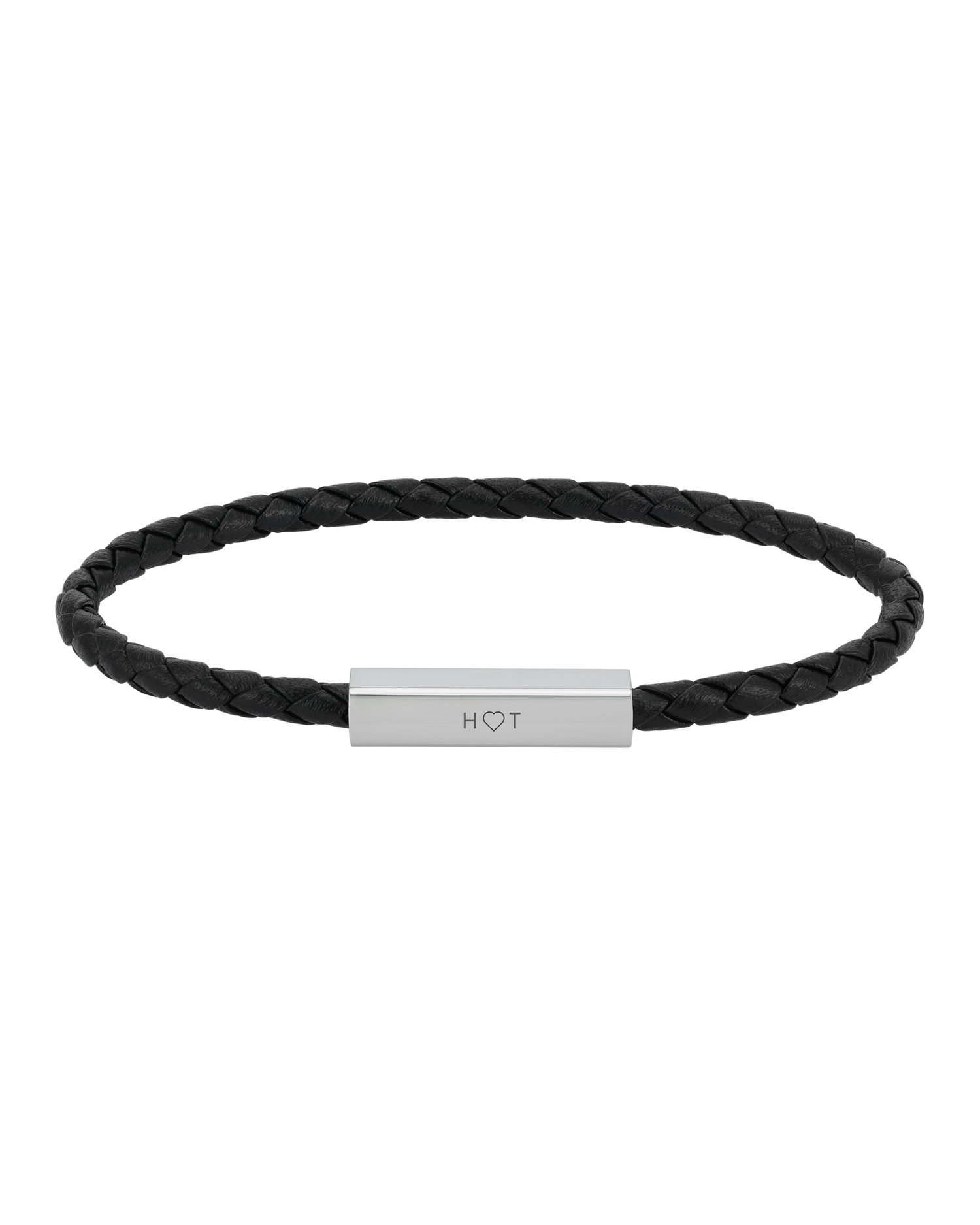 RIO Lederarmband von byRavn aus schwarzem geflochtenem Leder mit Edelstahlverschluss und den Initialen "H ♡ T" graviert