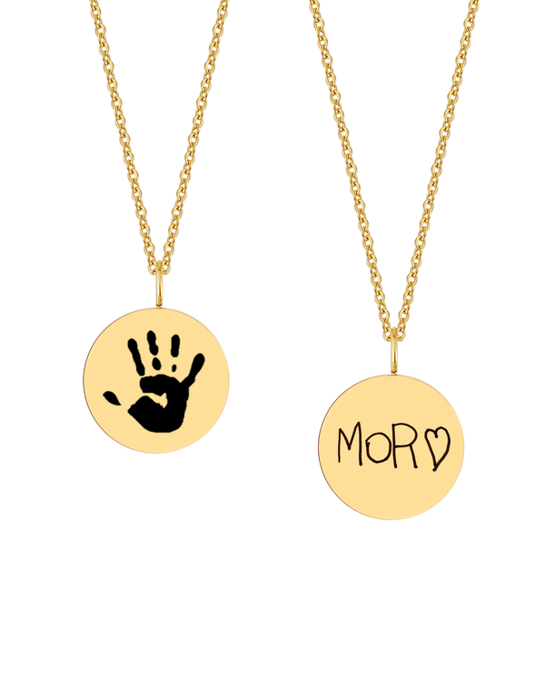 SIA MOTIF Halskette von byRavn aus vergoldetem Edelstahl, zwei runde Anhänger mit Kinderhandabdruck und handgeschriebenem "Mor" ♡ graviert