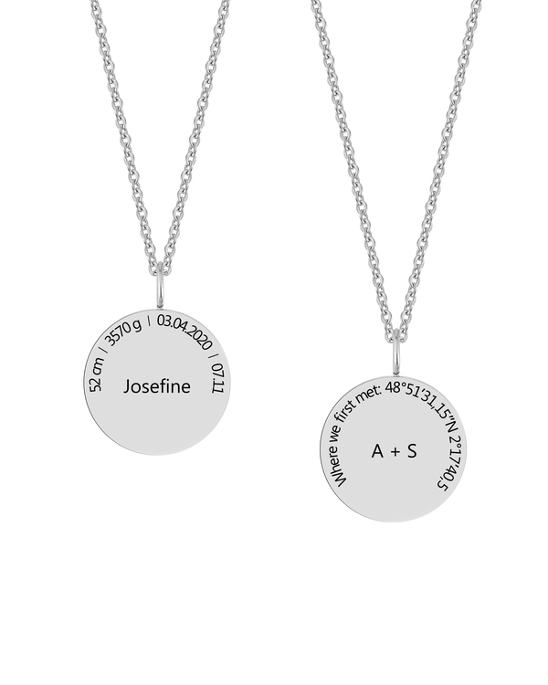 SIA CIRCLE Halskette von byRavn aus silberfarbenem Edelstahl mit "Josefine" und Geburtsdaten im Kreis sowie "A + S Where we first met"