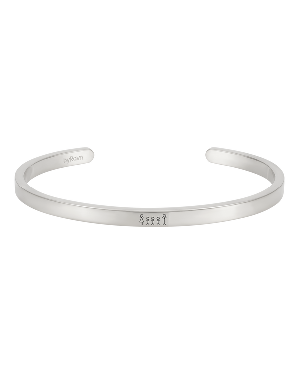 VENUS STICK Armband von byRavn aus silberfarbenem Edelstahl, offener Armreif mit gravierter fünfköpfiger Streichholz-Familie
